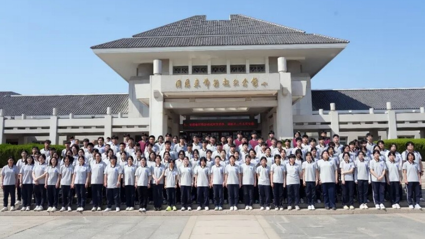 课题引领求真知，寻访足迹续华章 _ 六力高级中学赴周邓纪念馆研学纪实