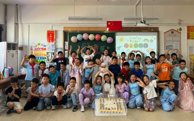 “十光有你，沐光而行” | 六力学校小学部六一嘉年华--精灵游乐园活动