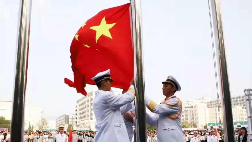 天津私立小学/初中/高中——“生在国旗下，长在春风里”丨六力学校献礼72华诞，共祝祖国繁荣昌盛！